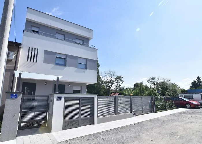 Villa Mami