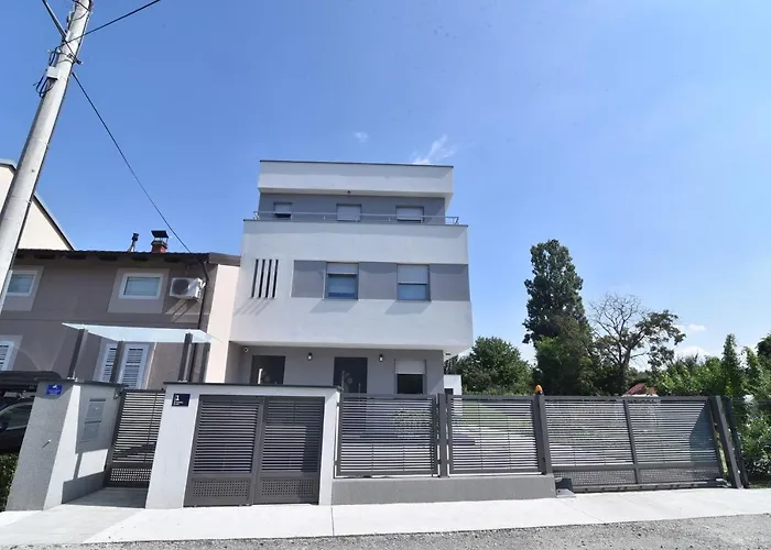Villa Mami